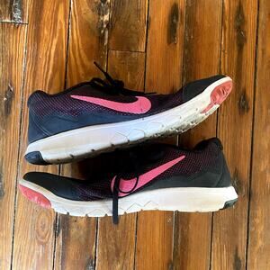 Nike Women's Flex Experience RN 4 in black and pink Size 11